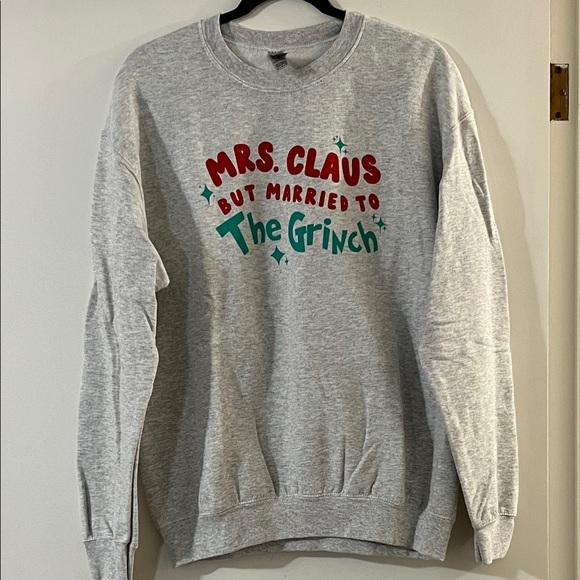 Gildan Other - Gildan Light Gray Holiday Crewneck Sweater